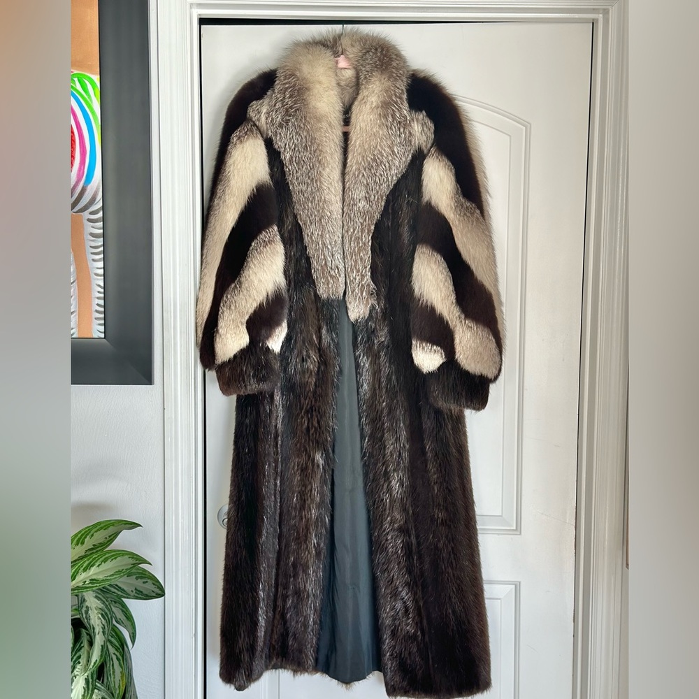 Stunning silver/black Arctic Fox and Beaver. Wide pelts. Pristine condition.